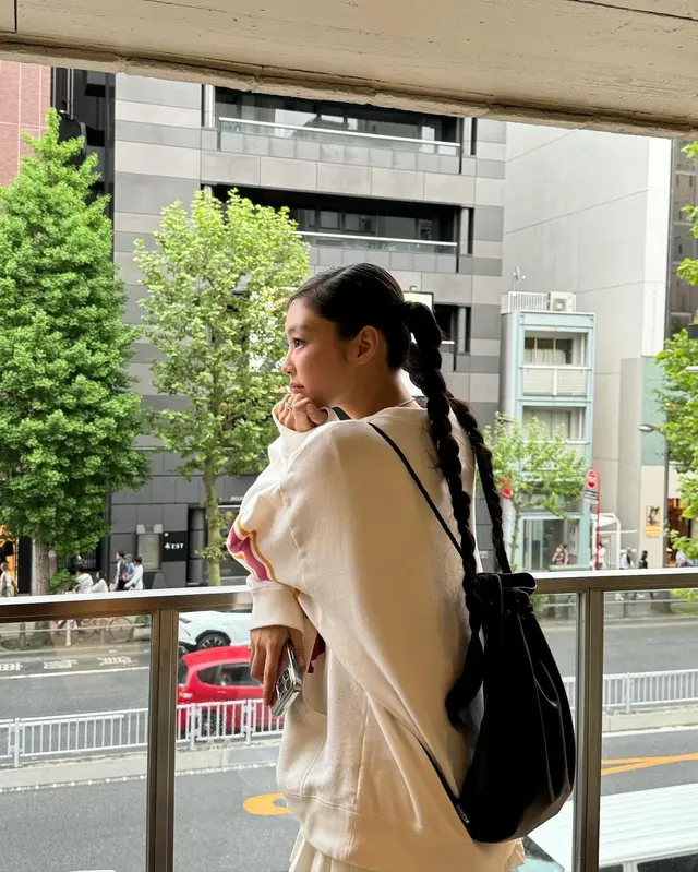 제니 — 블랙 드로스트링 백팩
