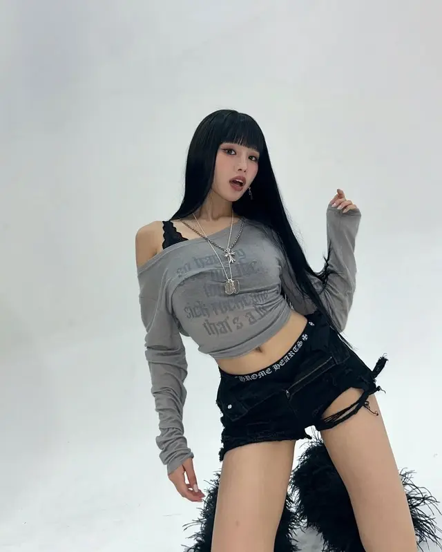나띠 — 귀고리와 브리프 밴드까지
