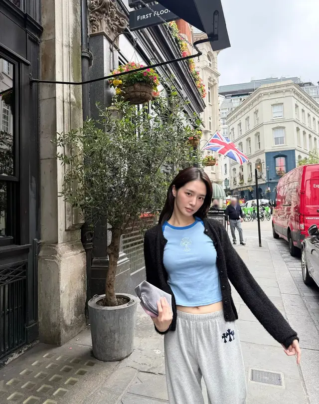 박규영 — 런던 거리의 세메터리 베이비 티
