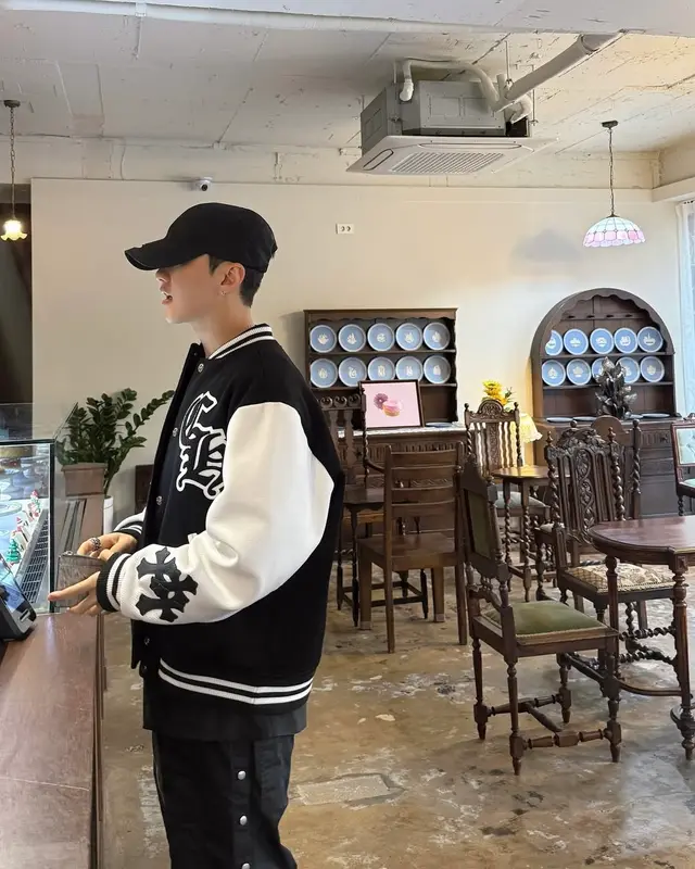 호시 — 검정 바디의 이글 바시티