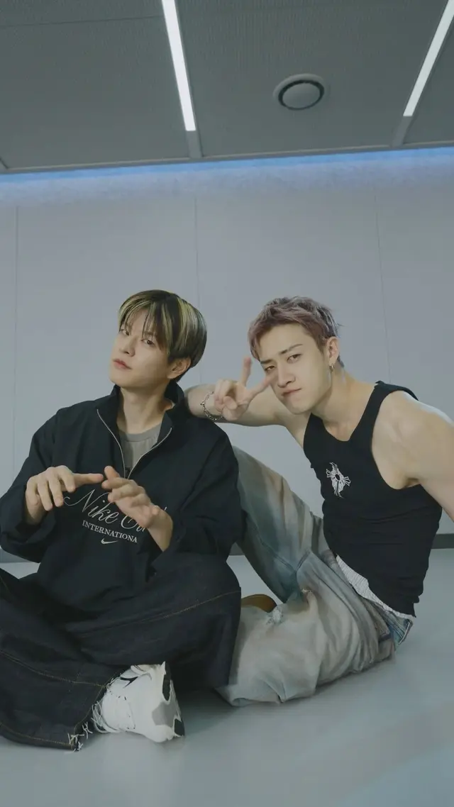 방찬 — 검정 리브 탱크 듀오